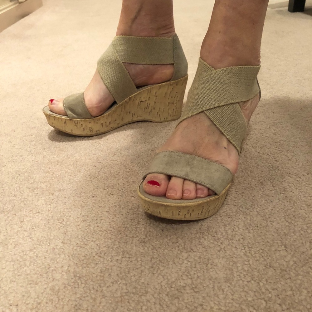 Beige wedges - Picture 1 of 8